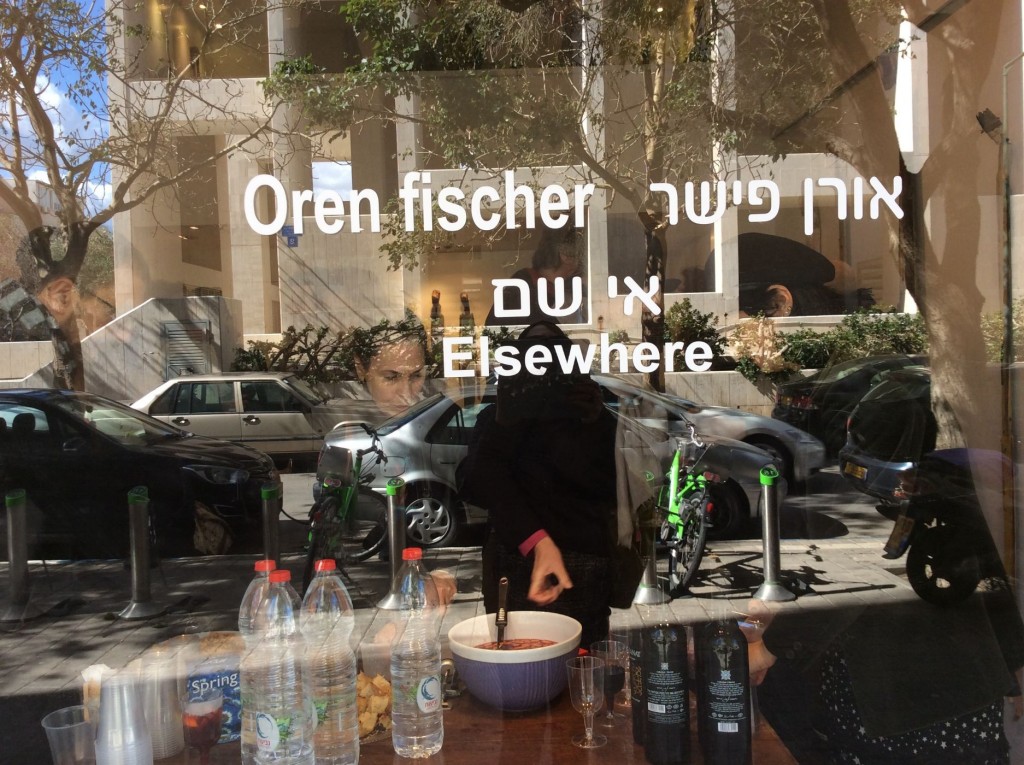 בתערוכה של אורן פישר 2-15 018